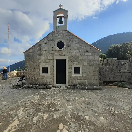 Nadine Mljet Mit Meerblick *