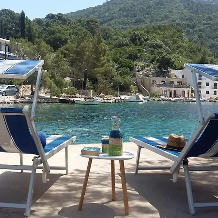 Nadine Mljet Mit Meerblick