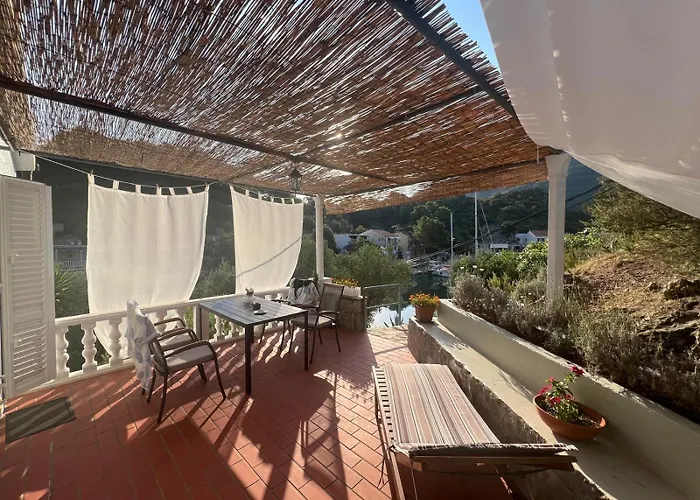 Nadine Mljet Mit Meerblick *